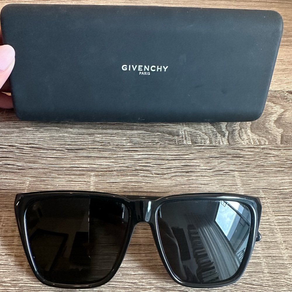 GIVENCHY OVERSIZE SUNGLASSES
